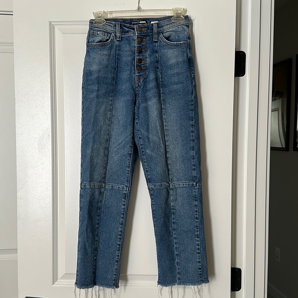 Fashion Nova straight leg jeans. Size 3.